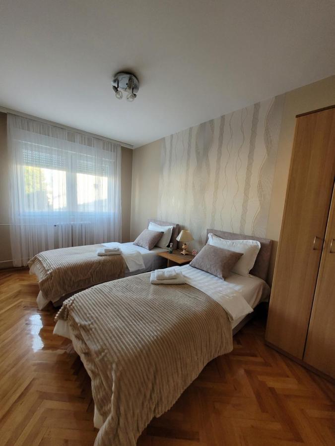 Community Park Apartment Ni Extérieur photo